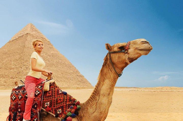 Private Day Tour on a Camel Ride Including Local BBQ Dinner at the Pyramids