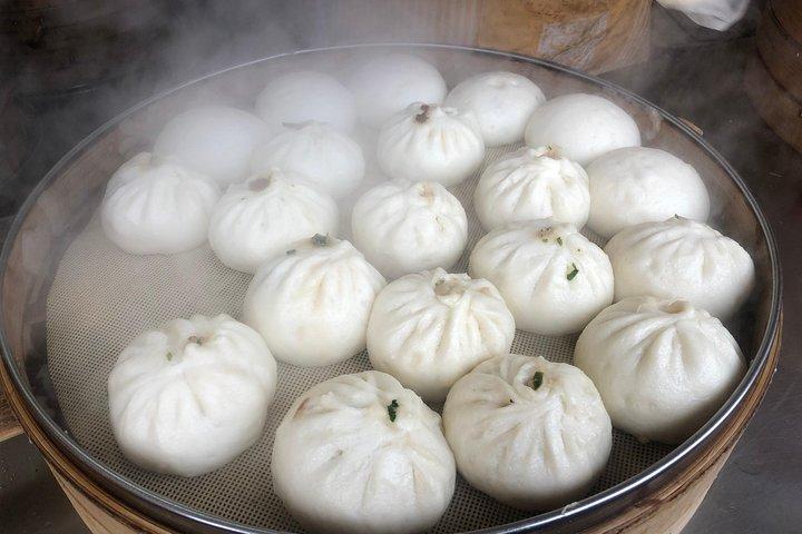 Private Full-Day Tour: Shanghai City Highlights and Food Tour