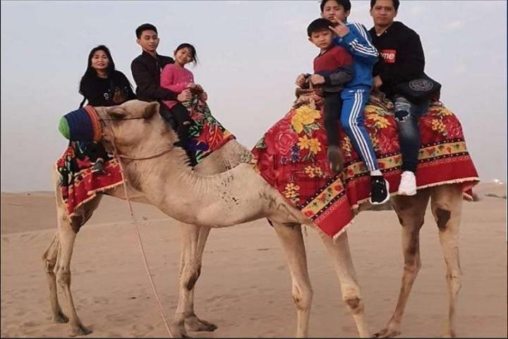 Evening Desert Safari Dubai With Dinner Buffet: Private Vehicle