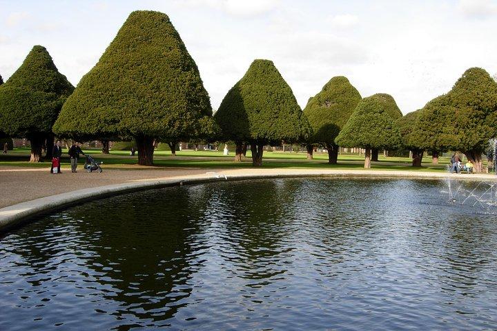 Hampton Court Palace private tour from London