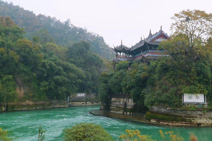 Full-Day Mount Qingcheng and Dujiangyan Irrigation System Tour