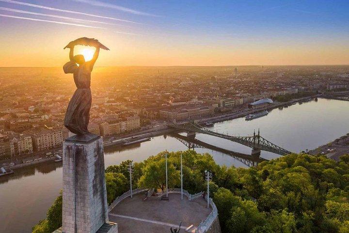 Budapest: 3-Hour Live-guided Bus Tour and 1-hour River Cruise