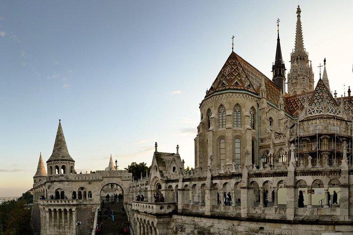Budapest: 3-Hour Live-guided Bus Tour and 1-hour River Cruise