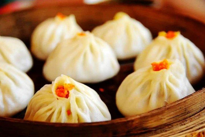 4-Hour Shanghai City Private Flexible Tour plus Acrobatic Show and Dinner