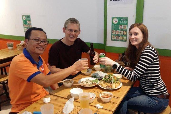 HANOI MICHELIN FOOD TOUR experience: FOOD+DRINK+LOCAL LIFE