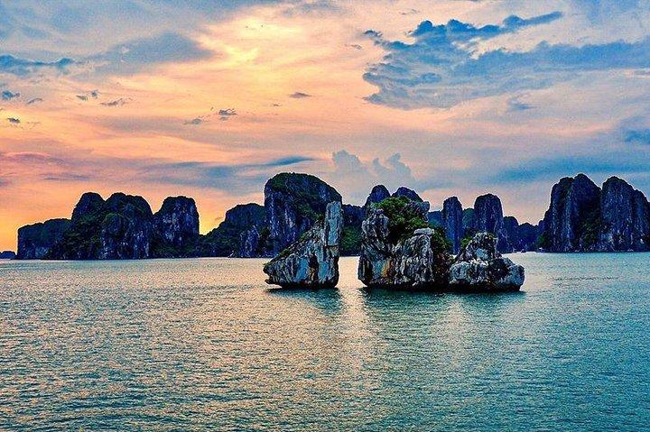 Halong Bay Full Day with Kayaking, Hiking viewpoint, Cave - Deluxe To Luxury