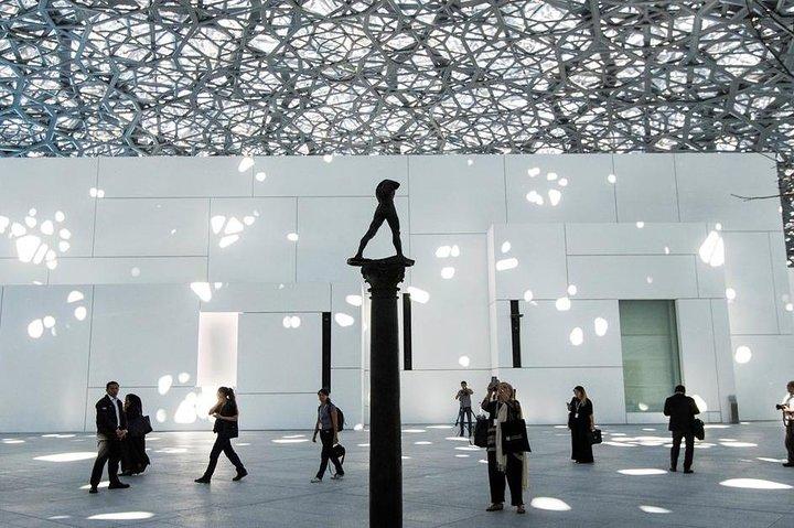Private Abu Dhabi City Tour with Louvre Museum & Sheikh Zayed Grand Mosque