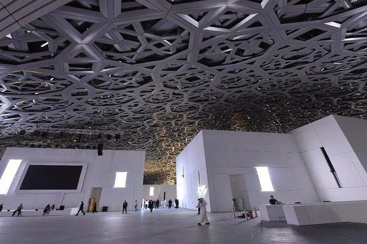 Private Abu Dhabi City Tour with Louvre Museum & Sheikh Zayed Grand Mosque