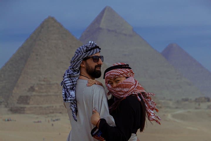 Full Day Tour to Giza Pyramids and old Egyptian Museum in Cairo