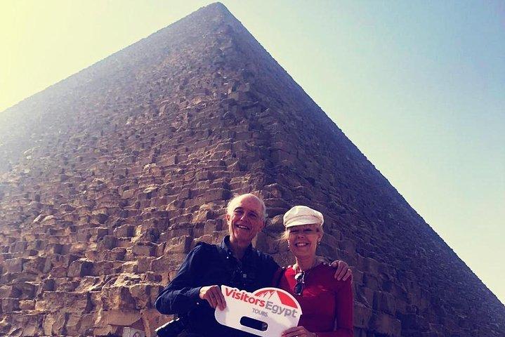 Day Tour at the Pyramids & Egyptian Museum