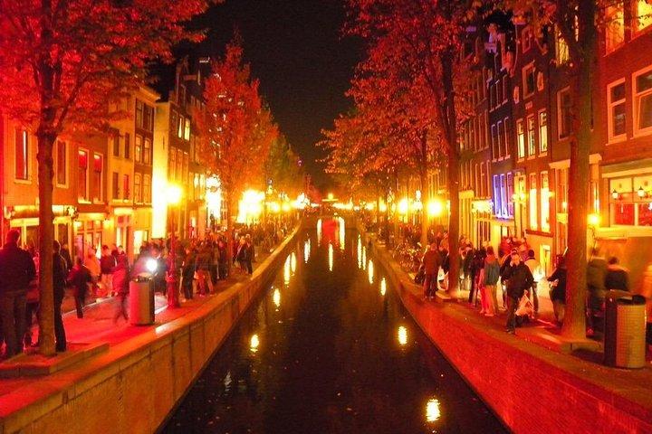 Exclusive Amsterdam Red Light District tour with a drink