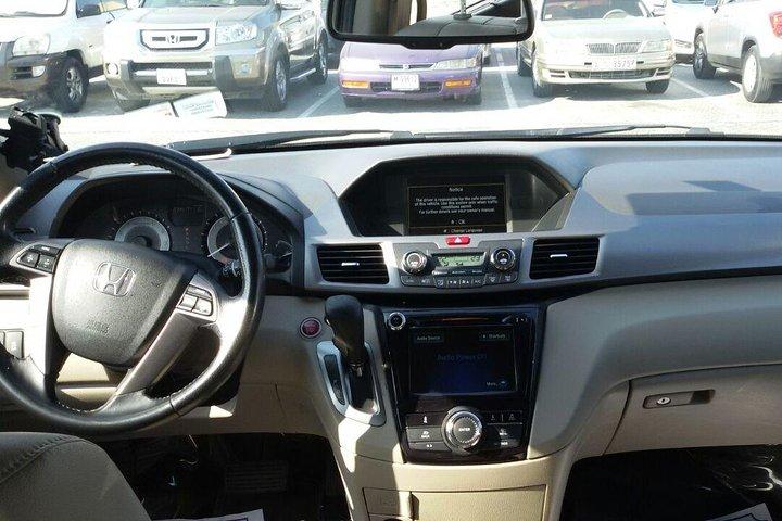 8 Seater Luxury Car / Minivan With Driver - Half/Full Day Dubai ONLY