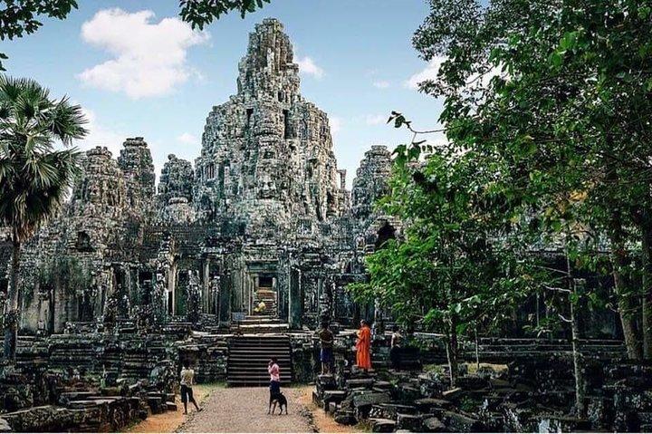 Private guided Full -day Angkor tour with sun set