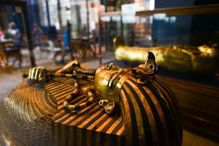 Giza Pyramids & Egyptian Museum Private Day Tour