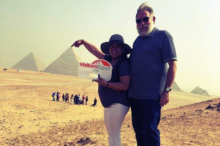 Private Day Tour to Pyramids of Giza & Egyptian Museum