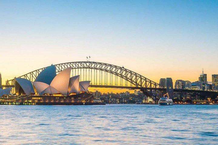 Highlights & Hidden Gems With Locals: Best of Sydney Private Tour