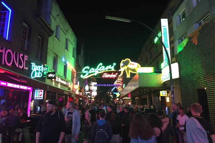 English Reeperbahn Tour - St. Pauli Nightwalk (min.2)