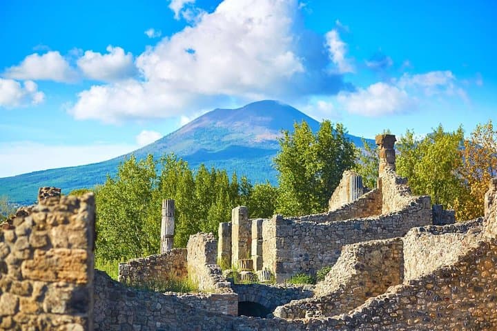 Naples cruise excursion day tour Sorrento Amalfi coast Positano Pompeii