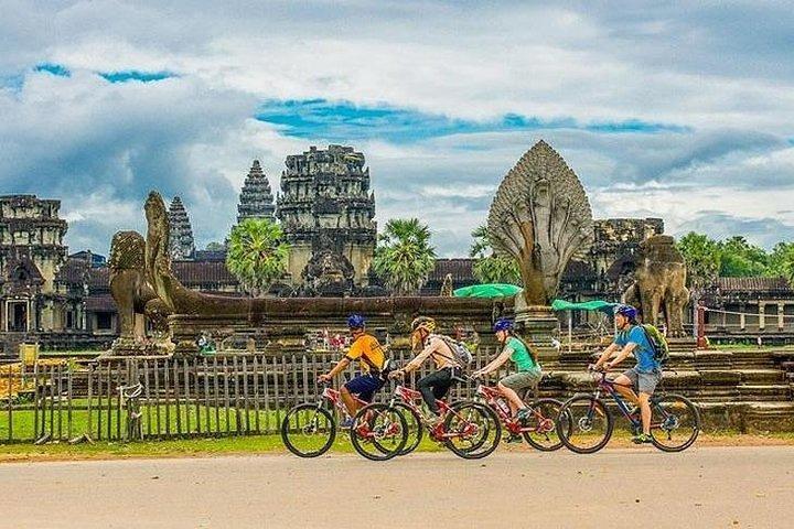 Angkor Sunrise Bike Tour with Breakfast and Lunch Included