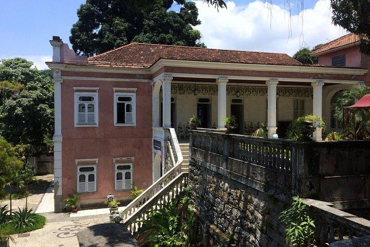 Walking tour of the bohemian neighborhoods of Santa Teresa and Lapa