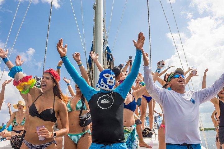 Luxury Catamaran tour to Isla Mujeres with transportation from Playa del Carmen