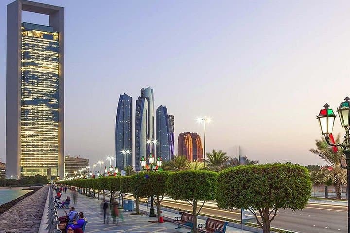 Private Abu Dhabi City Tour with Louvre Museum & Lunch