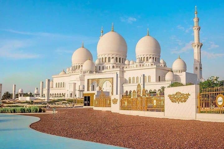 Private Abu Dhabi City Tour with Louvre Museum & Lunch