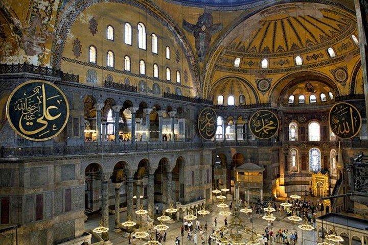 Sultans and Secrets: Topkapı Palace and Hagia Sophia Private Tour