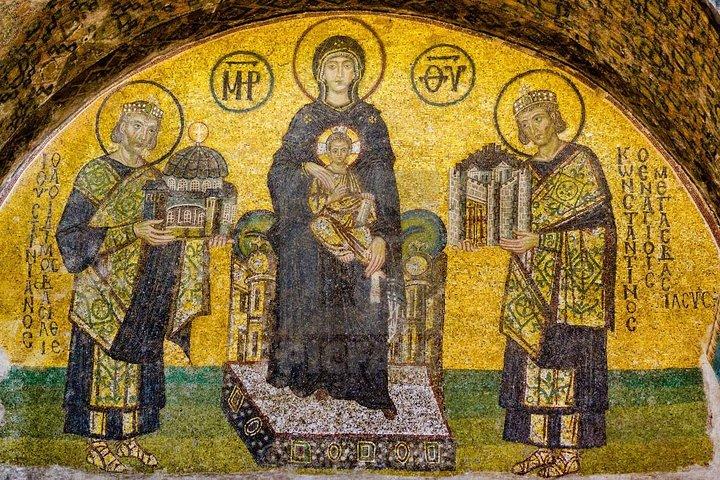 Sultans and Secrets: Topkapı Palace and Hagia Sophia Private Tour