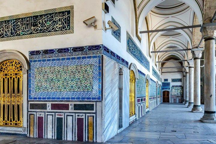Sultans and Secrets: Topkapı Palace and Hagia Sophia Private Tour