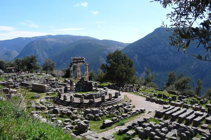 Thermopylae and Delphi full day private tour from Athens