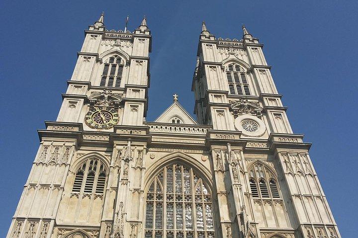 Full Day Traditional Private London Tour by Walking & Public Transportation