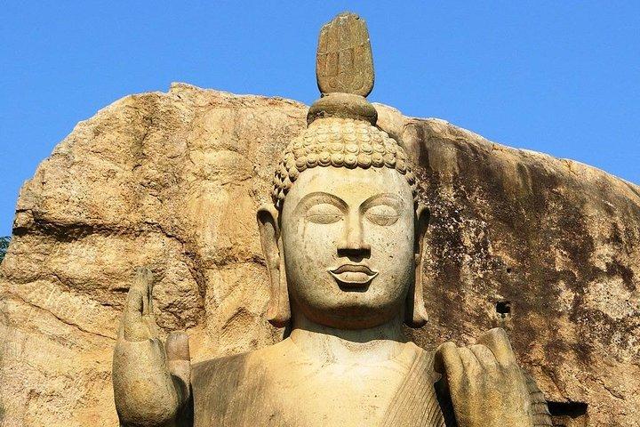 Aukana and Anuradhapura Day Tour From Sigiriya