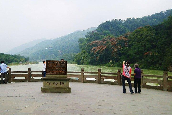 Full-Day Mount Qingcheng and Dujiangyan Irrigation System Tour