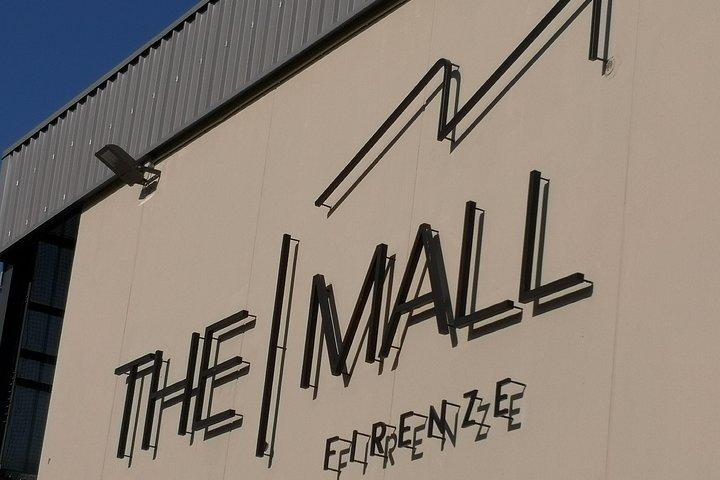 Luxury Chauffeur Service THE MALL from Florence to Reggello