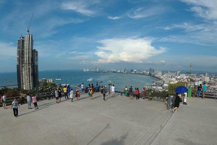 Discovery Pattaya City Tours with Floating Market & Lunch