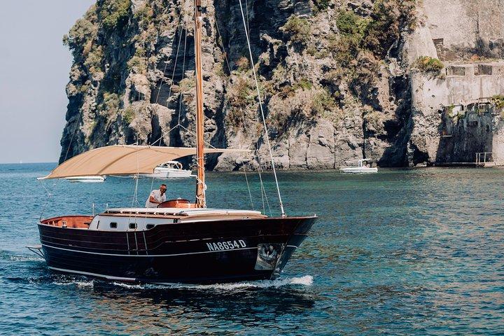 Tour of the island of Procida in a schooner