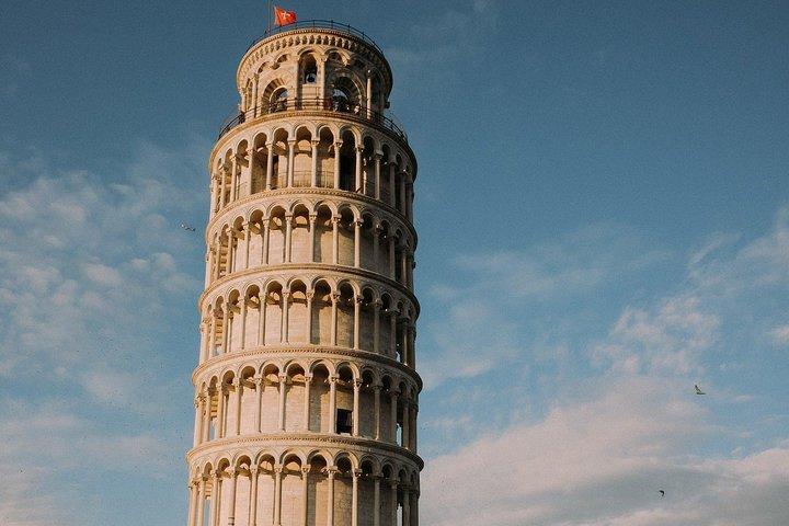 From Florence to Pisa: Half Day tour by Minivan