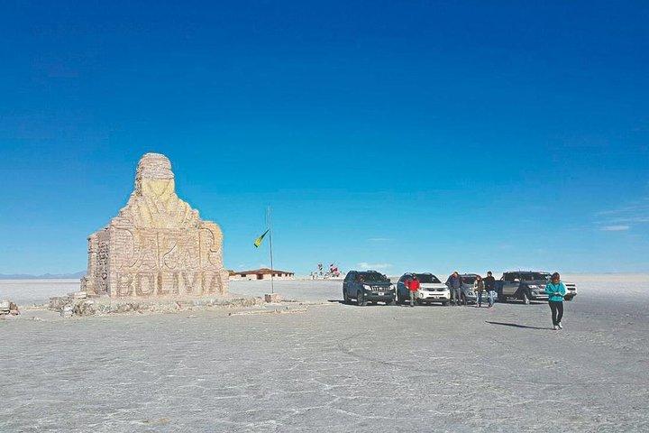 Uyuni Salt 1 day Tour with guide in English + Lunch and Sunset