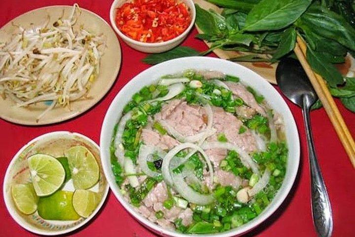 Hanoi Street Food Tour with Small Group and Expert Local Guide