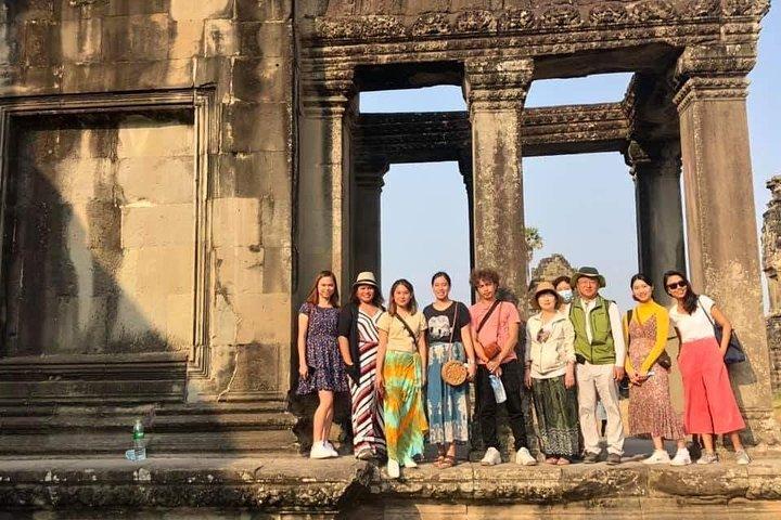 Angkor Wat Sunset Small Group Tour with Lunch