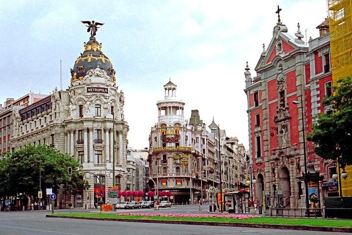 Private walking tour Madrid: Secrets and must