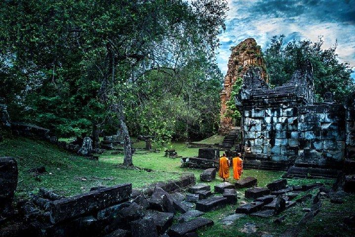 Kulen Waterfall, 1000 Linga River & Beng Mealea Small-Group Tour