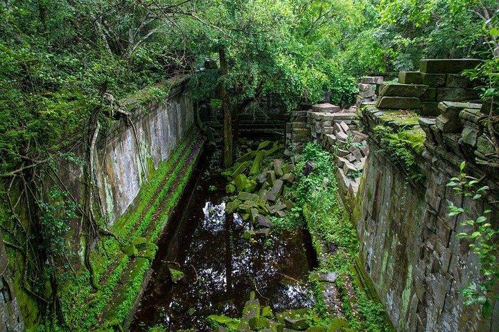 Kulen Waterfall, 1000 Linga River & Beng Mealea Small-Group Tour