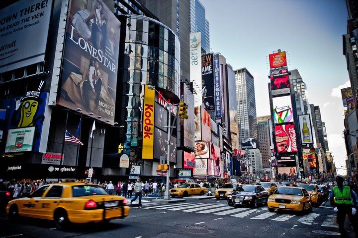 Private Transfer: New York to LaGuardia Airport LGA by Sedan Car