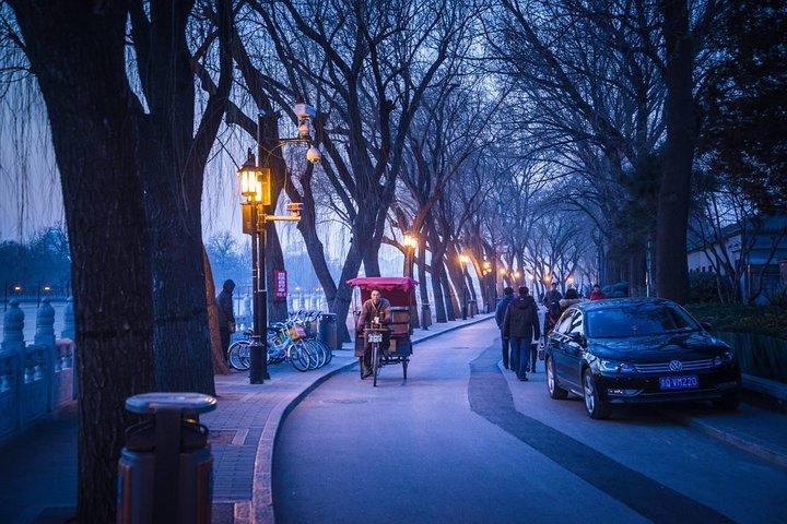 Beijing Private Night Tour: Shichahai, Houhai Hutong Walking+Peking Duck Dinner