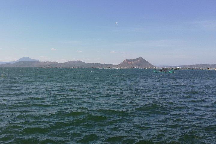 Tagaytay | Taal Volcano Boat | Town Resort | Picnic Lunch (4in1)