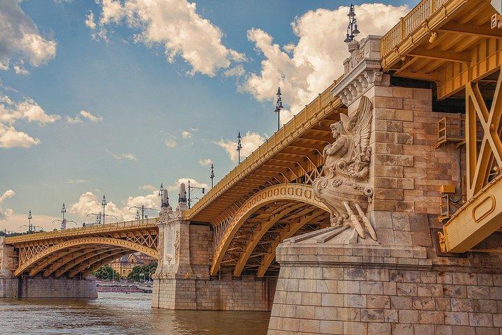 Architectural Budapest: Private Tour with a Local Expert