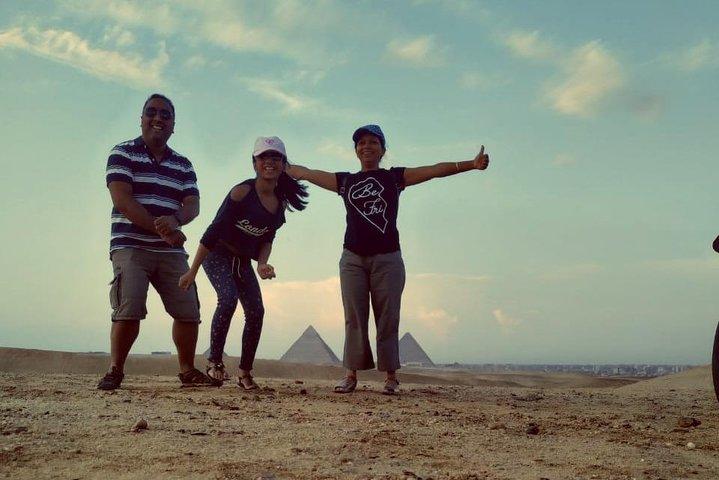 Explore The Great Pyramids of Giza & Sphinx