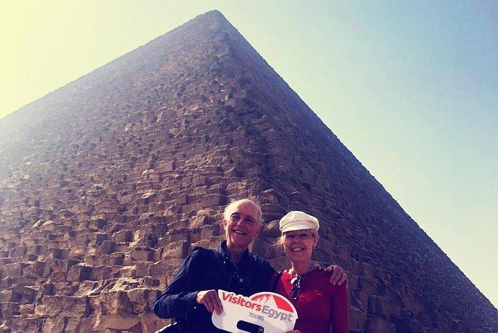 Private Half-Day Tour to The Pyramids And Old Cairo